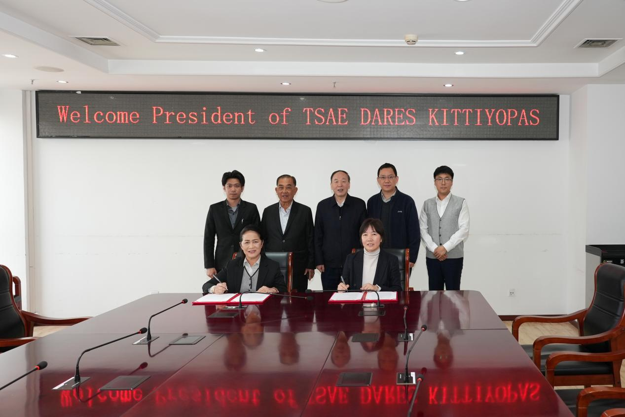 泰国农业工程协会会长DARES KITTIYOPAS一行到信息和装备中心开展合作交流